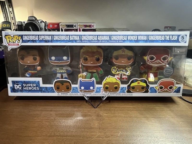 Funko pop - DC SUPER HEROES 5pack - gingerbread man special edition Carousel 1