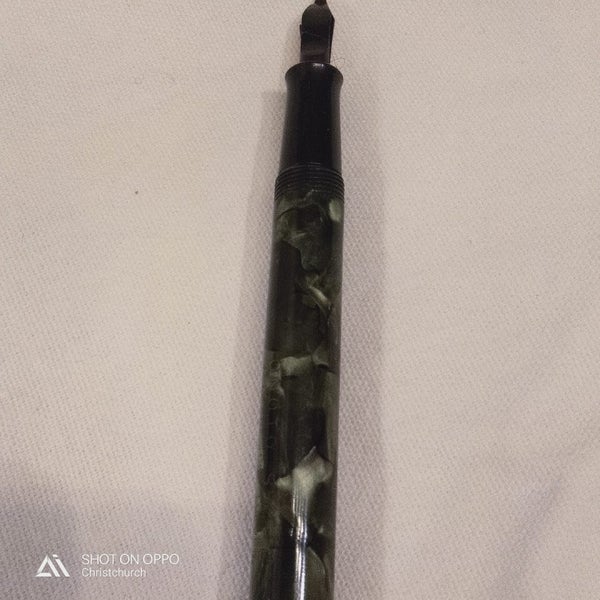 de la Rue Onoto 'SWIFT' Fountain Pen. Carousel 2
