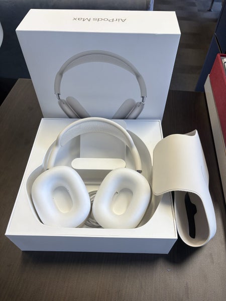 AirPod Max Headphone Carousel 5