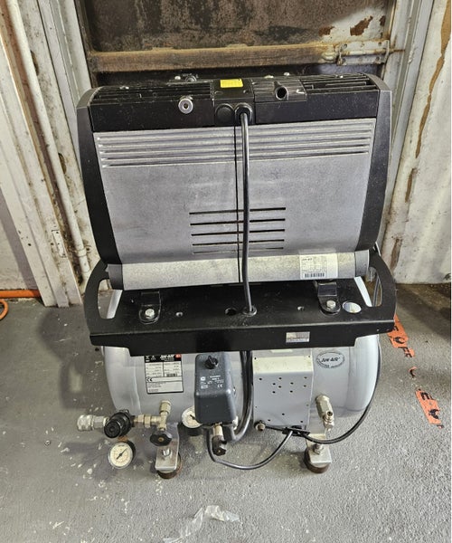Jun-air OF1202-40BD3 Air Compressor - Clearance - Light use - $1.00 Reserve Carousel 1