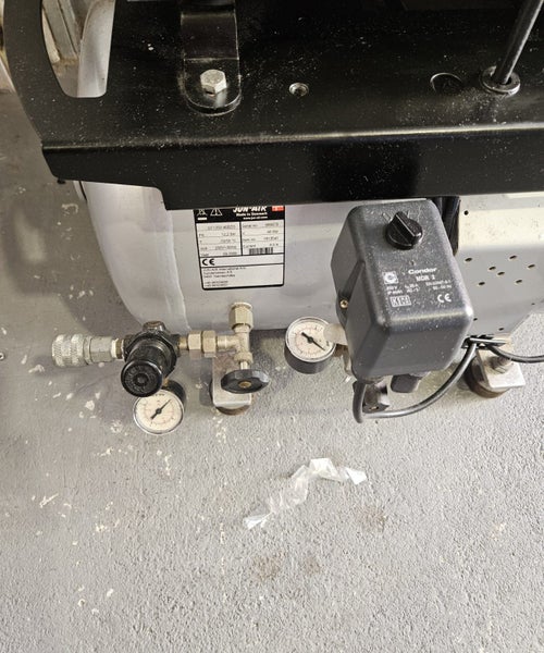 Jun-air OF1202-40BD3 Air Compressor - Clearance - Light use - $1.00 Reserve Carousel 2