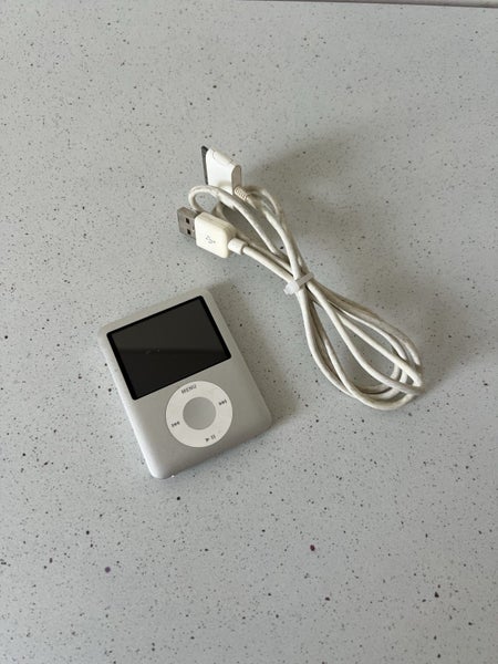 iPod Nano 3rd Generation 4GB Carousel 1