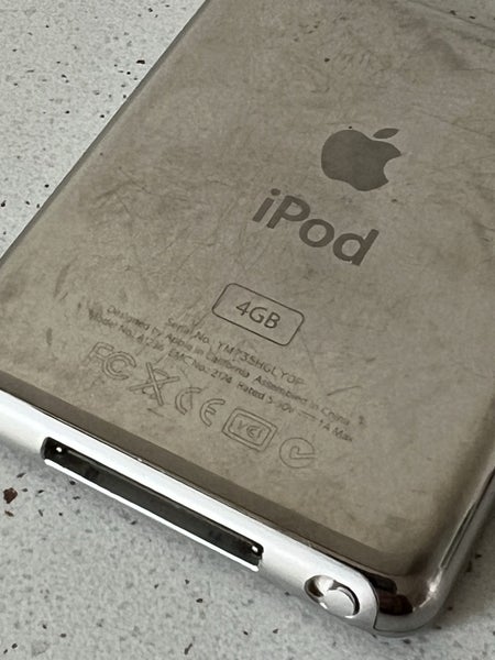 iPod Nano 3rd Generation 4GB Carousel 3