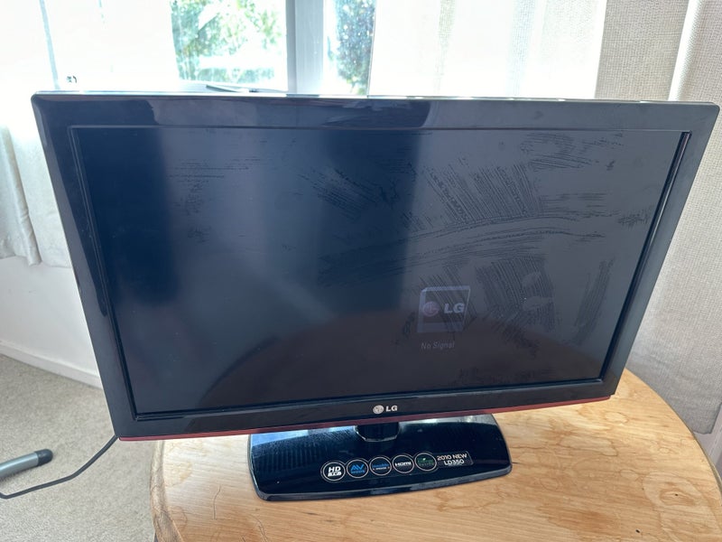 Small LG Tv (not smart) Carousel 1