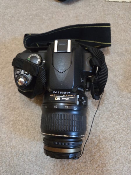 Nikon D40 Camera with 18-55mm lens kit Carousel 1