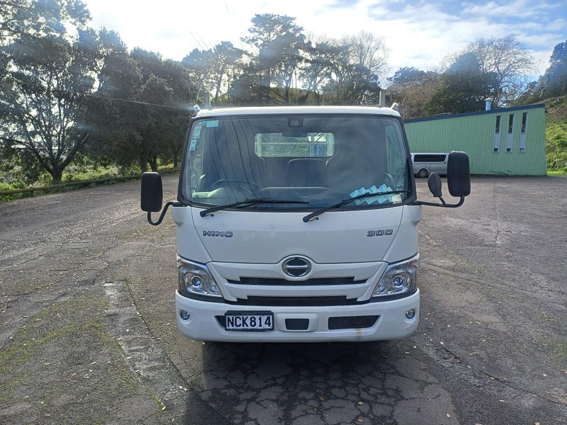 2020 Hino 300 Car Licence62866854146691113