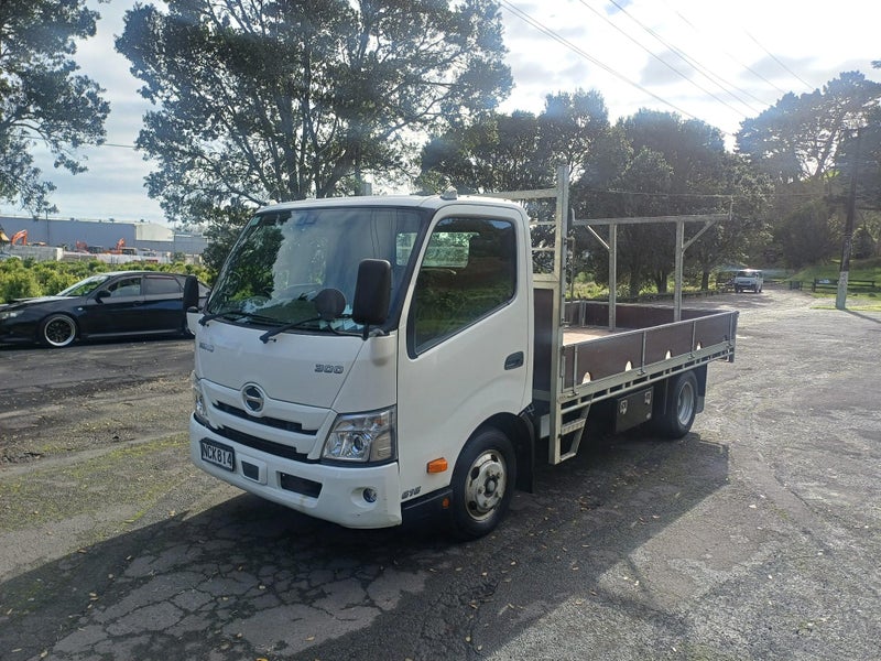 2020 Hino 300 Car Licence62866854146691114