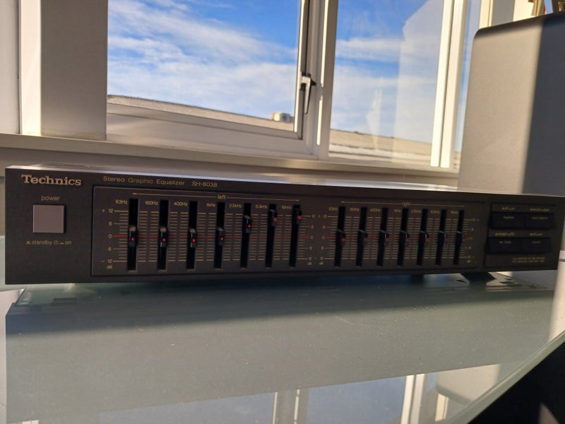 Technics Stereo Graphic Equalizer Carousel 1