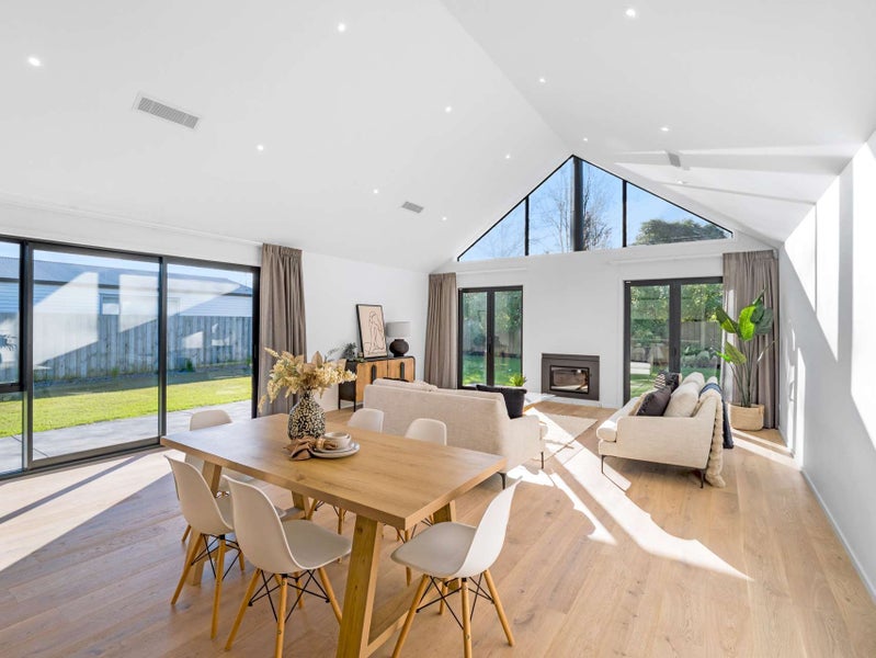 Brand New Luxury on Fairhurst Place!62867855267841112