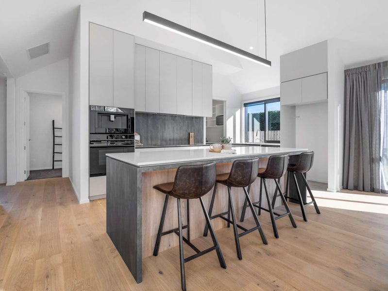 Brand New Luxury on Fairhurst Place!62867855267841113