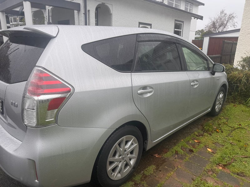 2016 Toyota Prius Alpha Hybrid628668540398091111