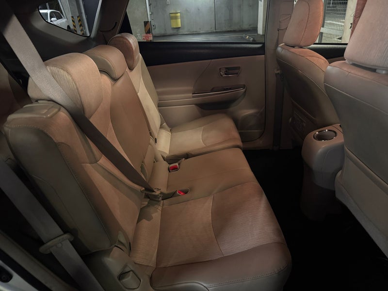 2016 Toyota Prius Alpha Hybrid62866854039809113