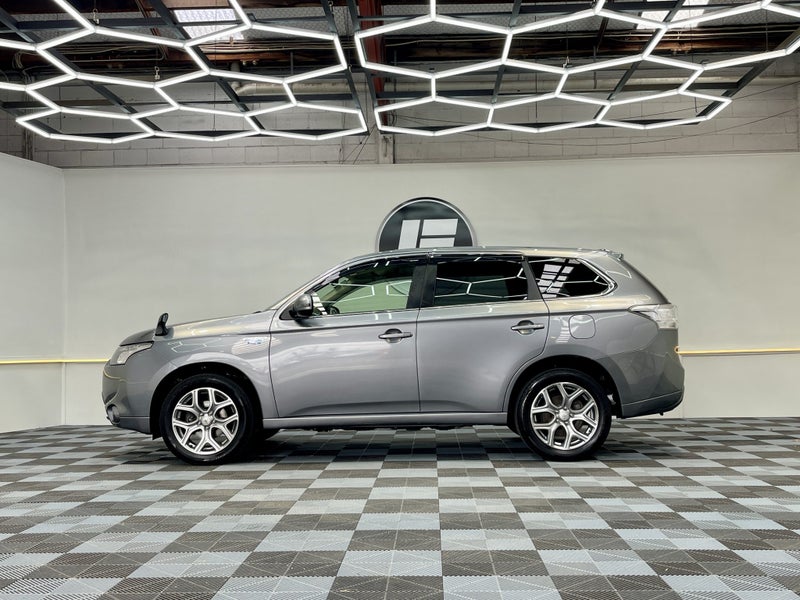 2014 Mitsubishi Outlander G 4X4 PHEV62865829374849114