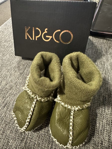 Kip and Co Sheepskin baby booties62854321042307111