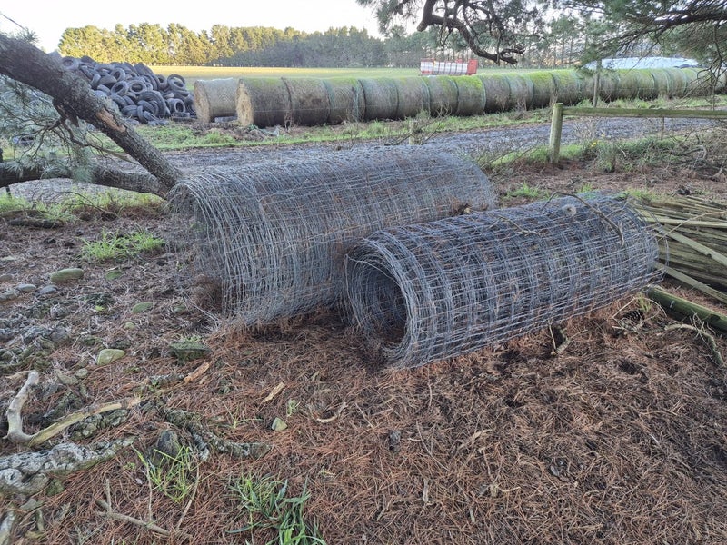 Deer netting Carousel 1