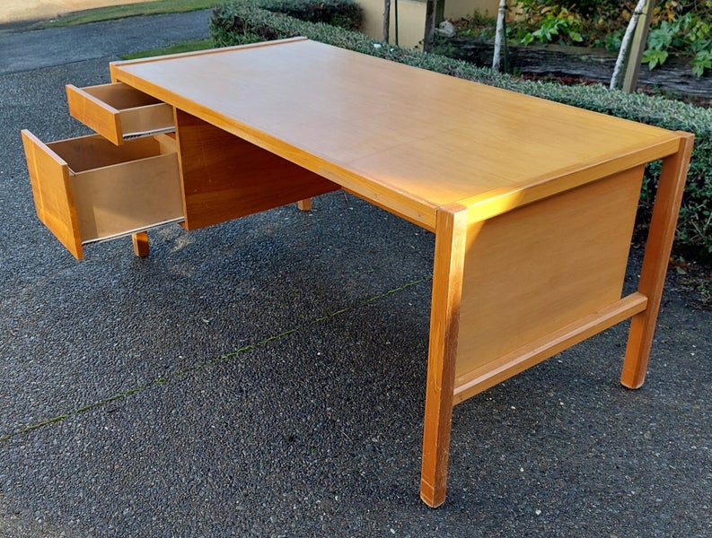 Large Wooden Desk Carousel 1