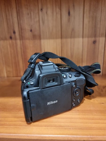 Nikon D5100 with AF-S 18-55 VR - plus new 32gb sd card62867850511361111