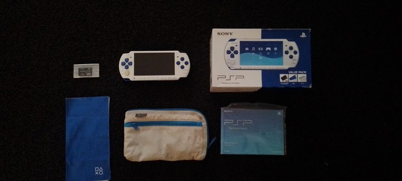 PSP 3000 Blue and White Carousel 1
