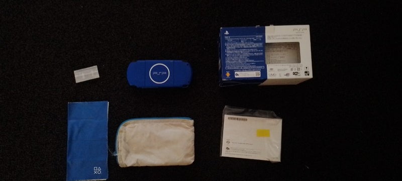PSP 3000 Blue and White Carousel 2