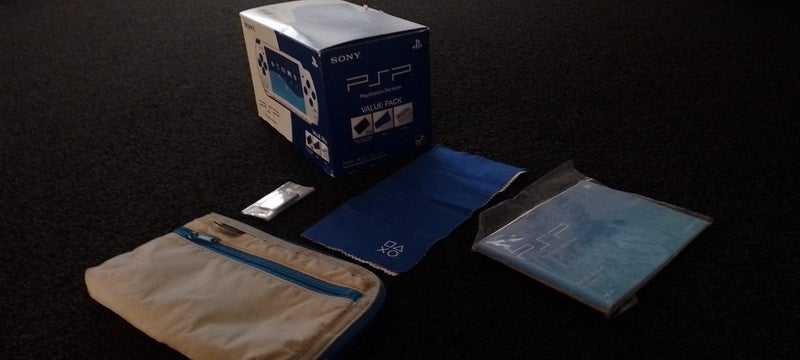 PSP 3000 Blue and White Carousel 7