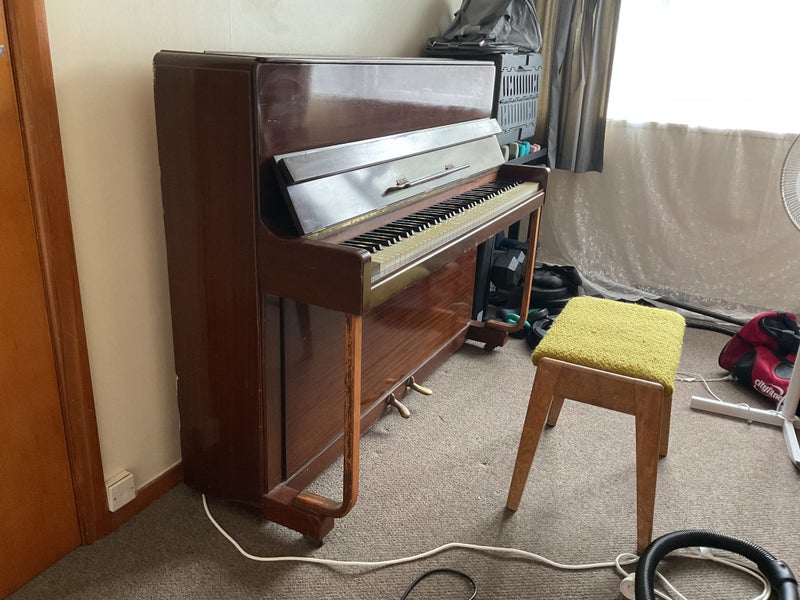 Upright Piano628668513025301112