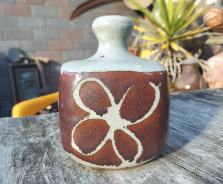 NZ Potter Warren Tippett Square Bottle Necked Vase628658290154261115