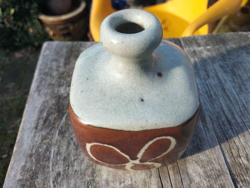 NZ Potter Warren Tippett Square Bottle Necked Vase62865829015426111