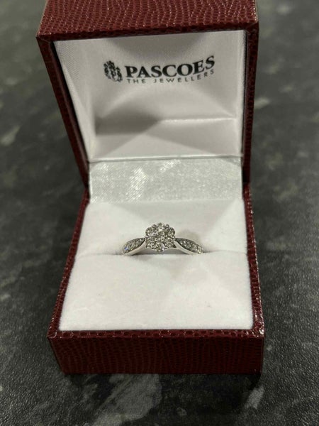 9ct White Gold Diamond Cluster Ring – TDW 0.50ct62864731489921111