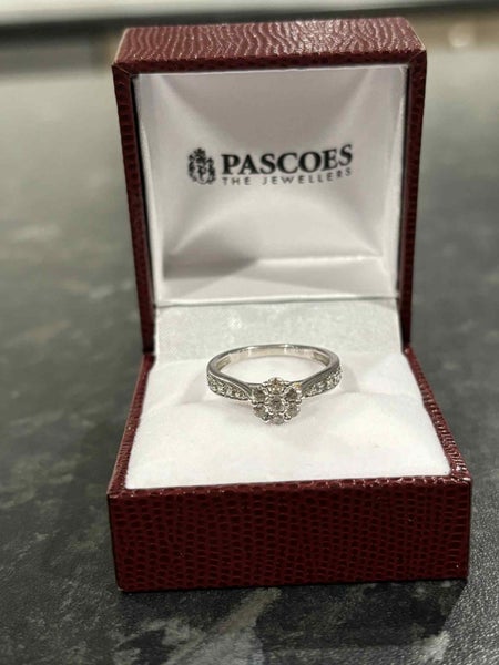 9ct White Gold Diamond Cluster Ring – TDW 0.50ct62864731489921114
