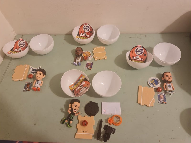 Nba ballers surprise figurines lot Carousel 1
