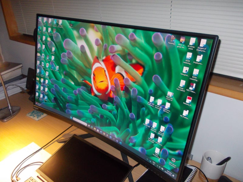 32 inch monitor Carousel 2