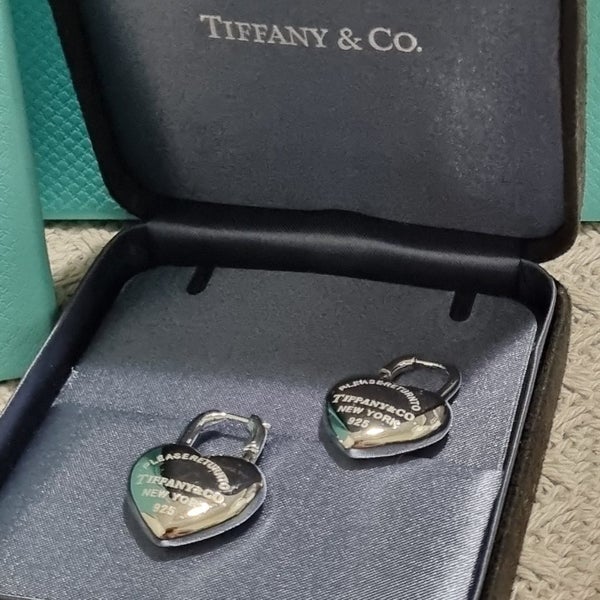 Beautiful Tiffany and co inspired earrings Carousel 1