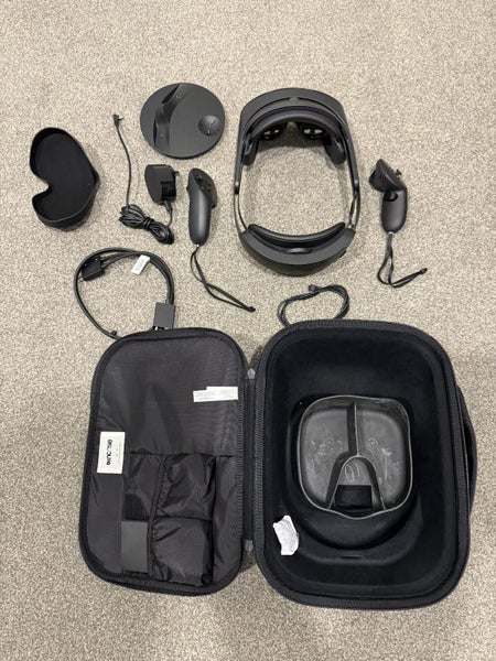 META Quest PRO 256GB Mixed Reality Headset with 2 X Quest Touch Pro controllers Carousel 2