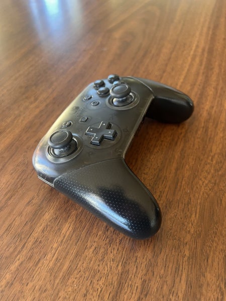 Nintendo Switch Pro Controller – Excellent Condition Carousel 2