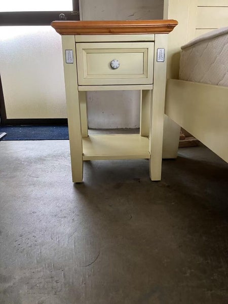 Early Settler Queen Bed with Mattress and Bedside Tables62863852605953114