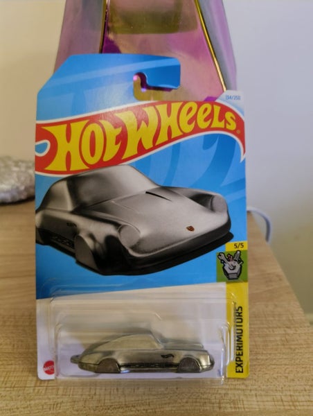 $1 PORSCHE 911 CARRERA Carousel 1