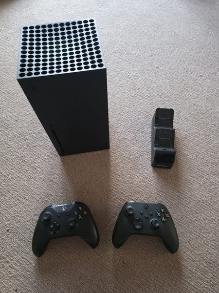 Xbox Series X console 1Tb + 2 Controllers Carousel 1