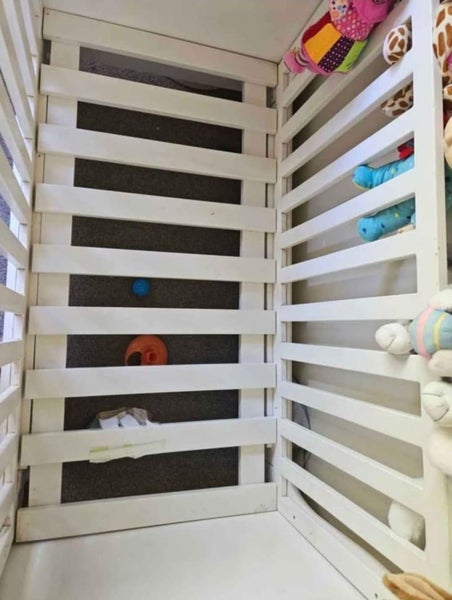 White baby cot incl mattress Carousel 2