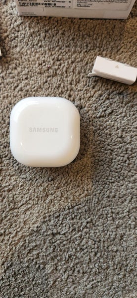 Samsung Galaxy Buds2 Carousel 2