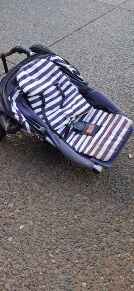 Mountain Buggy pram Carousel 2