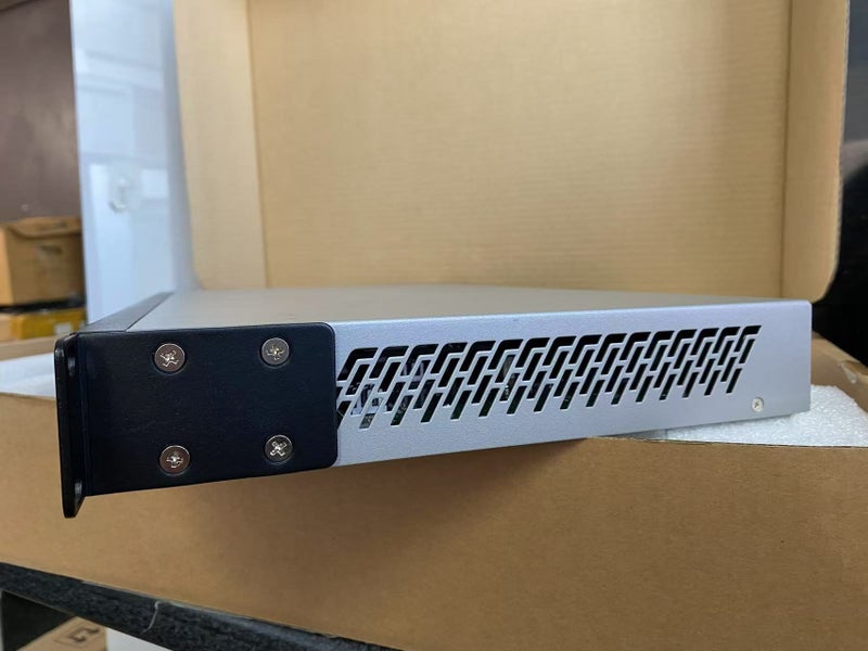 *$1 Reserve* Cisco SG300-28P 28 Port Gigabit PoE Managed Switch Carousel 2