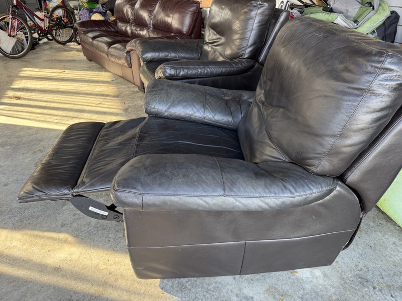 Leather lounge suite & 2 recliners62864735153793113