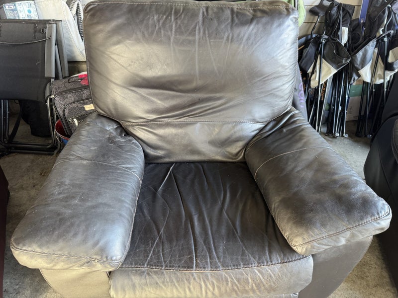Leather lounge suite & 2 recliners62864735153793112