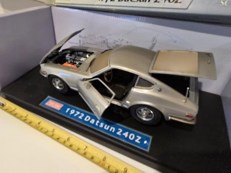 1972 Datsun 240Z 1:18 scale Die cast car628658264682271110
