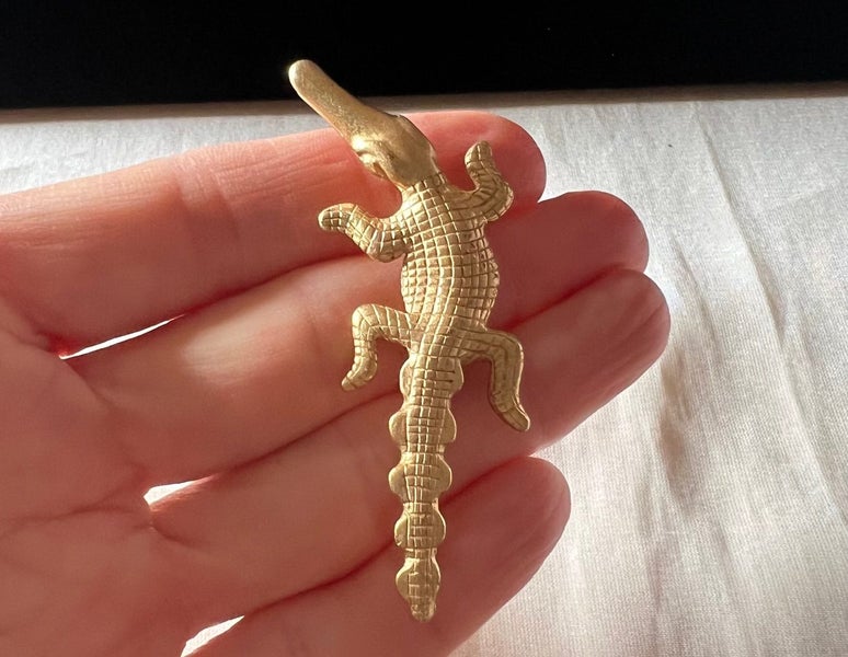 Collectible Large Pre-Loved Goldtone CROCODILE ALLIGATOR Brooch by AGATHA PARIS Carousel 2