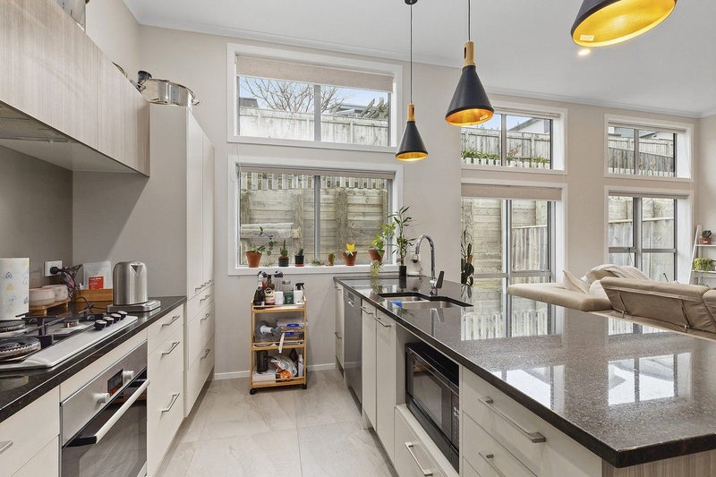 MODERN LIVING, 3 BEDS, 3 BATHS62885374692995113