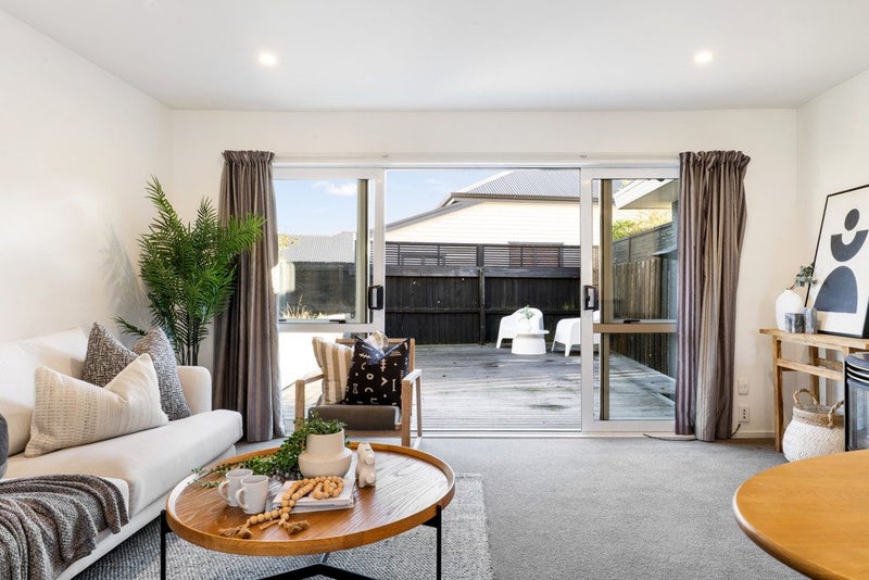 TIDY THREE BEDROOM BURWOOD TOWNHOUSE!62885374708994112