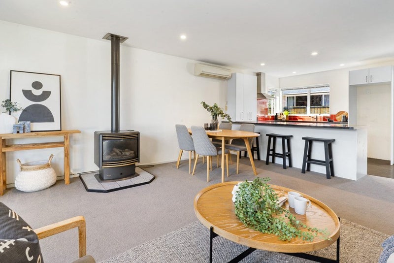TIDY THREE BEDROOM BURWOOD TOWNHOUSE!62885374708994113