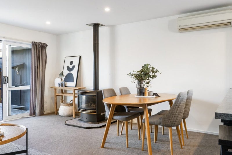 TIDY THREE BEDROOM BURWOOD TOWNHOUSE!62885374708994114