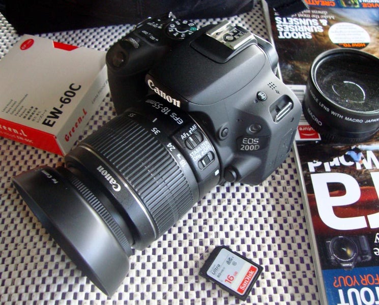 Canon 200D + 3 LENS ATTACHMENTS + IDEAL FOR NCEA62863244422146114